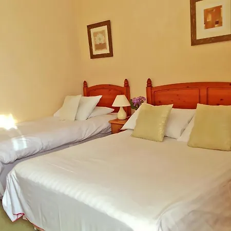 Bed & Breakfast Tara Hall Accommodation 3*
